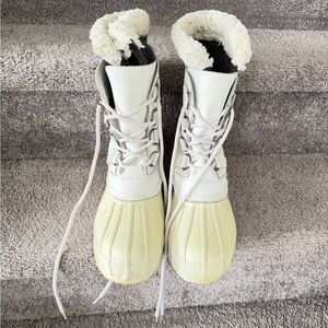 Women's White Cream Winter Lace-Up Boots with Sherpa Collar